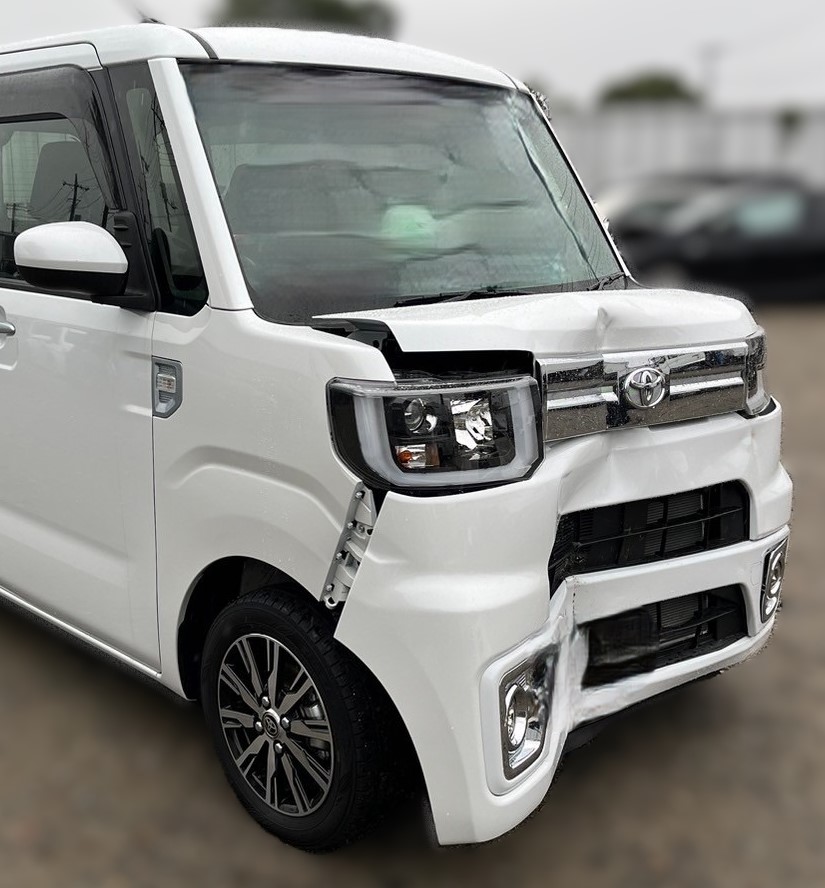 NJ0883　★トヨタ／ピクシスメガ／LA700A　▼右　フロントクォーターガラス［62110-B2080］ トヨタ ピクシスメガ(DBA-LA700A)の中古車一覧｜中古車のネクステージ